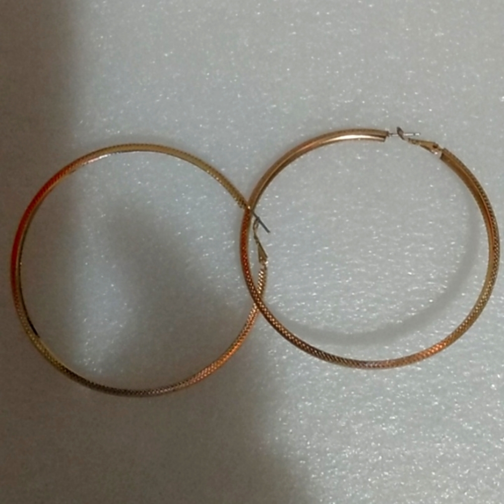 14 K Gold earnings loops very excellent condition